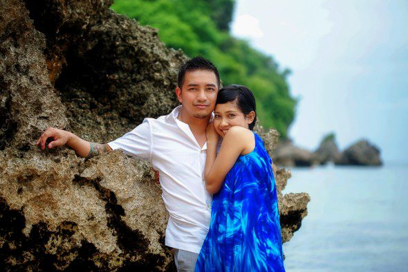 Bunn Salarzon - guy and girl leaning on rock at beach