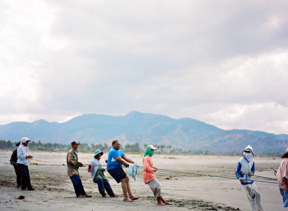 Bunn Salarzon - men reeling in fishing net