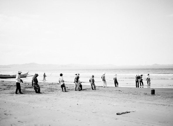 Bunn Salarzon - black and white photo of filipino fishermen