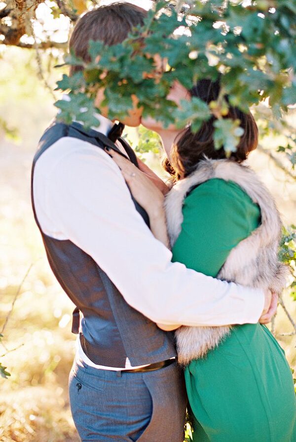 Bunn Salarzon - husband and wife kissing behind tree